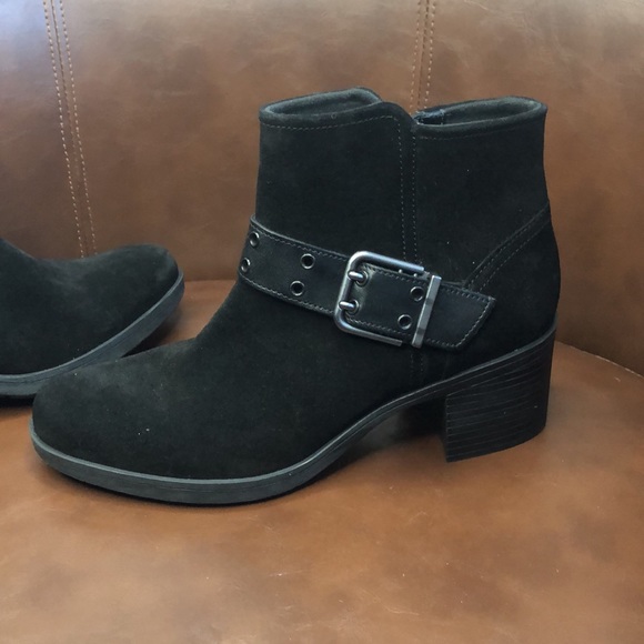 Clarks Hollis Star Buckled Booties - Picture 2 of 9